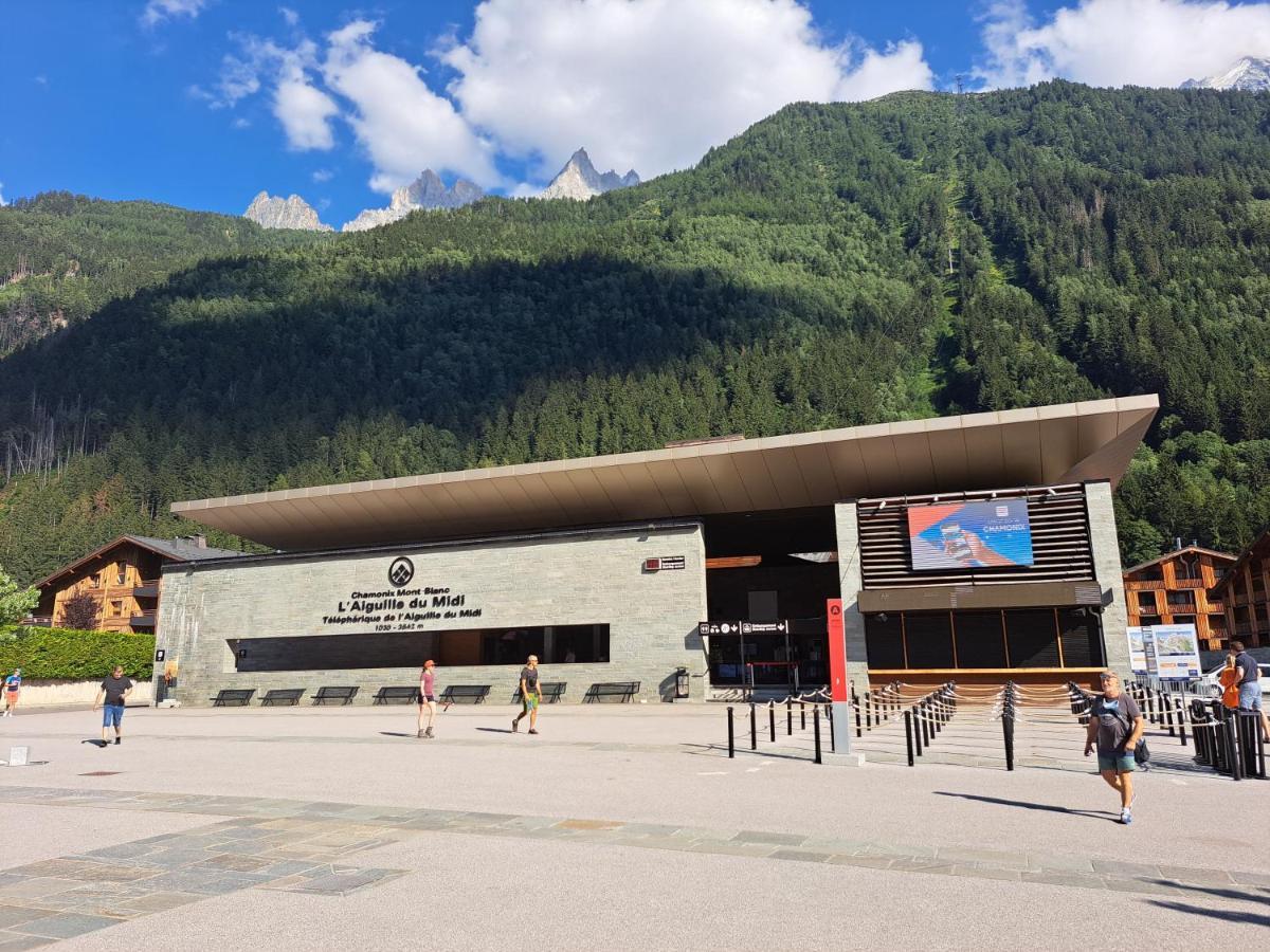 Vue Brevent Sublime En Centre Ville Avec Parking Prive Chamonix Exterior photo