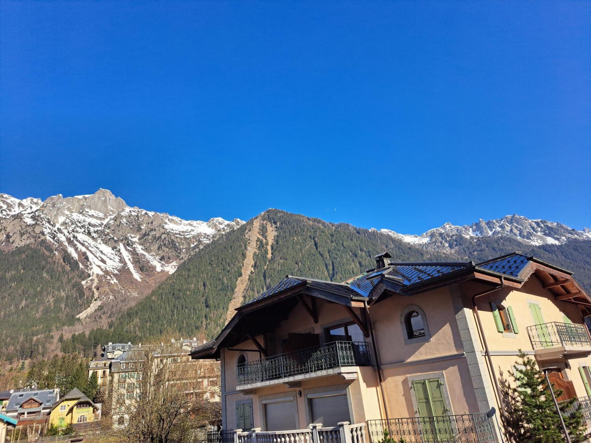 Vue Brevent Sublime En Centre Ville Avec Parking Prive Chamonix Exterior photo